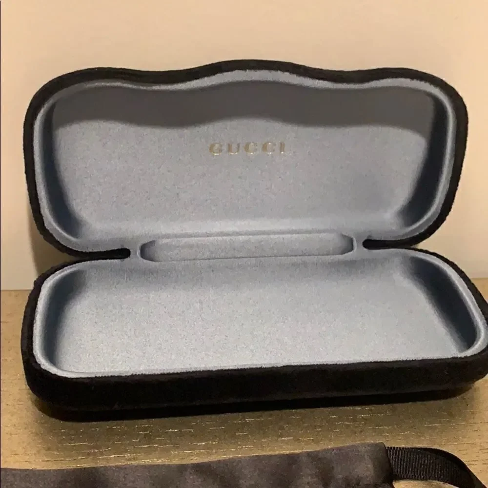 Gucci sunglass valves case & satin dust bag dust c